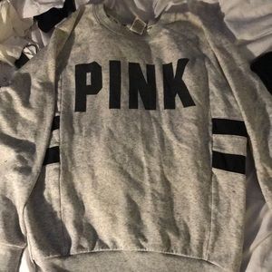 💗💁🏼 VS PINK CREW NECK